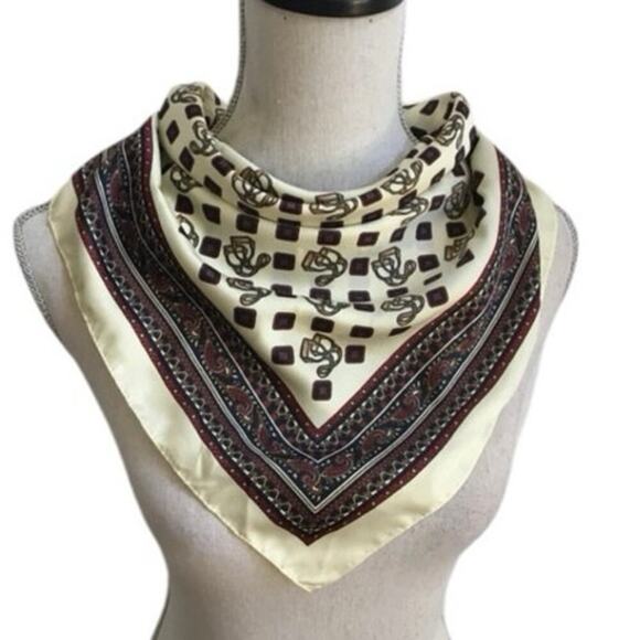 Lasies Equestrain Scarf with Stirrups and Leathers 22x22 - Picture 4 of 8